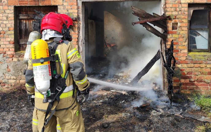 Pożar budynku gospodarczego w Skrzynce.