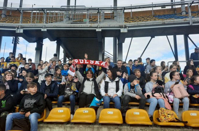 Dzieci z regionu pojechały na mecz żużlowy do Gorzowa.
